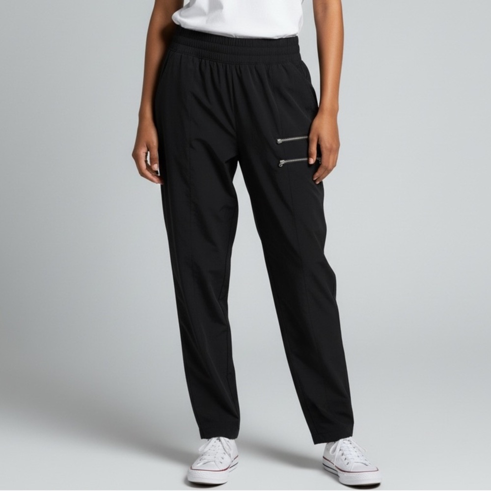 Fabletics Women’s Lightweight Yumiko Black Joggers with Zippered Accent Pockets